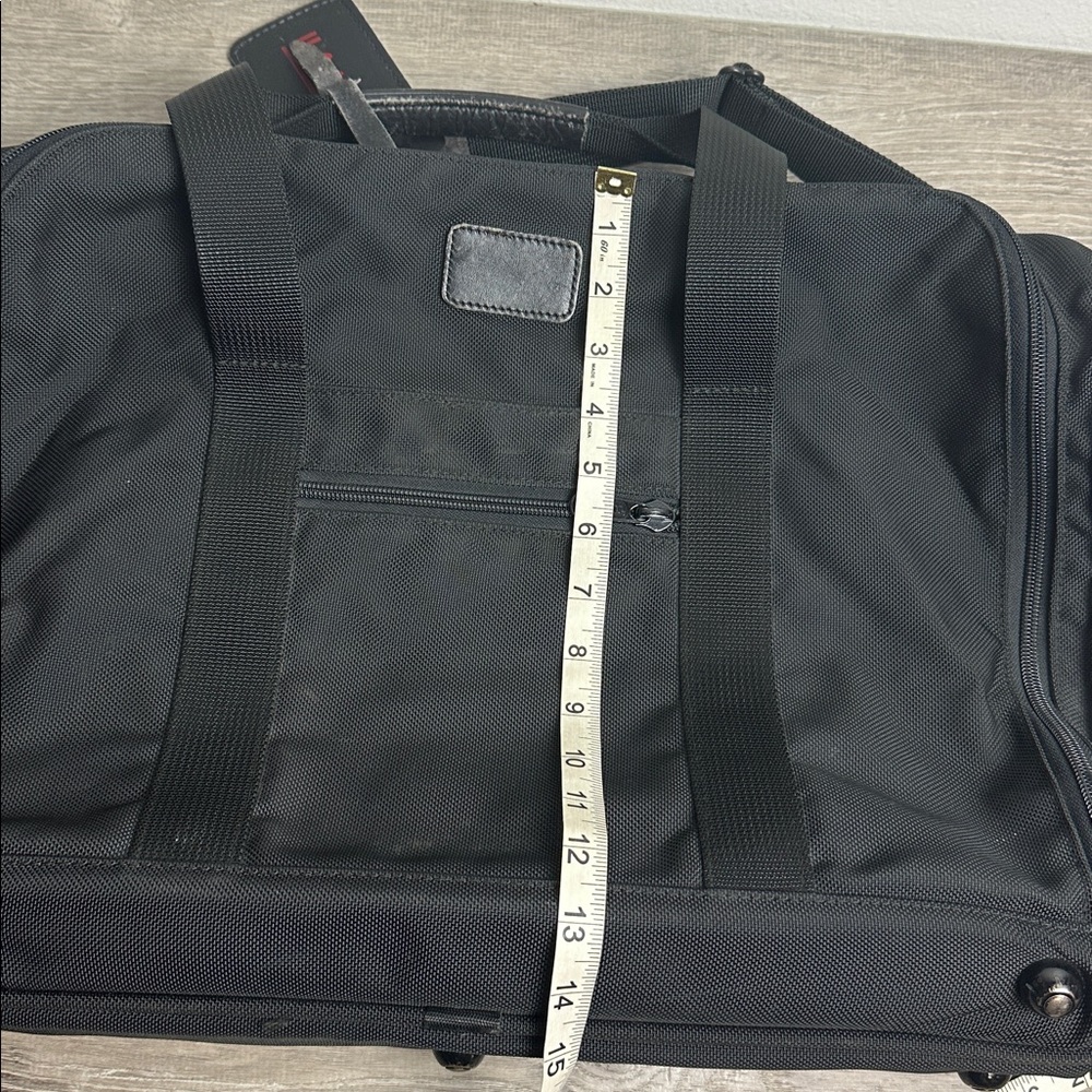 Tumi Travel Duffle Weekender Carry On Bag - Picture 9 of 9
